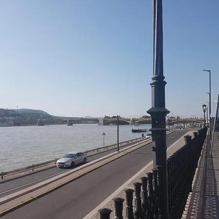 Hungary Westend شقة